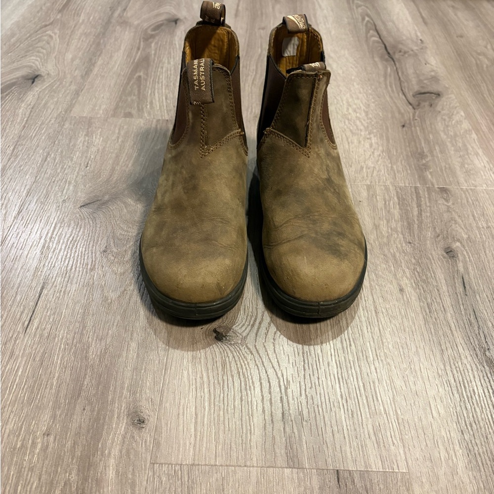 EUC Blundstone Boots size 9